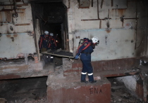Спасатели «Забайкалпожспас» в ночь на 10 декабря на учениях извлекли из-под завалов разрушенного задания пострадавших и погибших после условного взрыва газа на производственном объекте