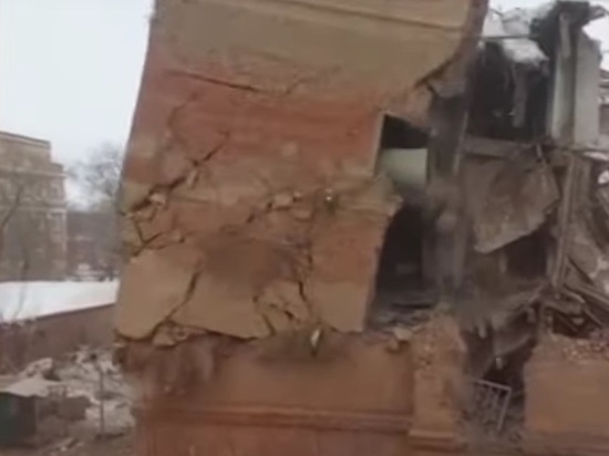 В Кемерове сносят аварийное здание медицинской академии