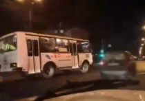 Водитель автобус №9 не захотел стоять в пробке на ул. Московская и решительно объехал её