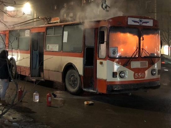 В Кирове горел троллейбус