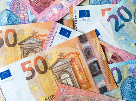 Германия: мужчина с венгерским, украинским и чешским паспортами провозил $ 90 000 и € 12 000 фальшивых купюр