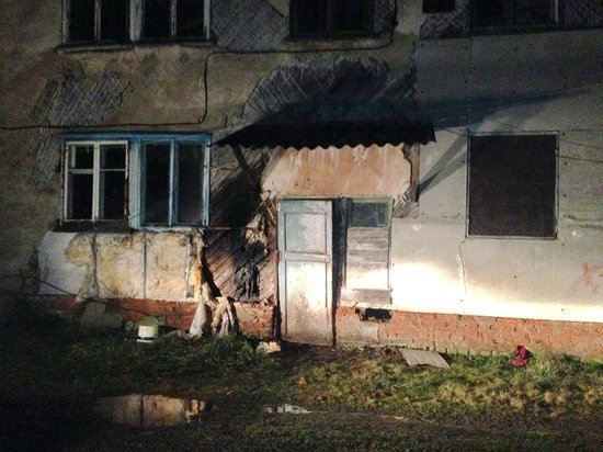 Под Смоленском единственные жильцы 8-миквартирного дома тушили пожар