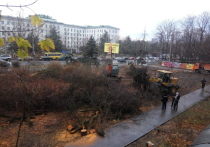 Расширение пространства для автомобилей нового офисного центра на улице Гагарина вышло скандальным и резонансным