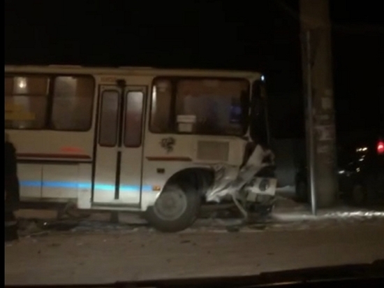 После ДТП с автобусом в Атамановке в больницу попали пассажиры Nissan
