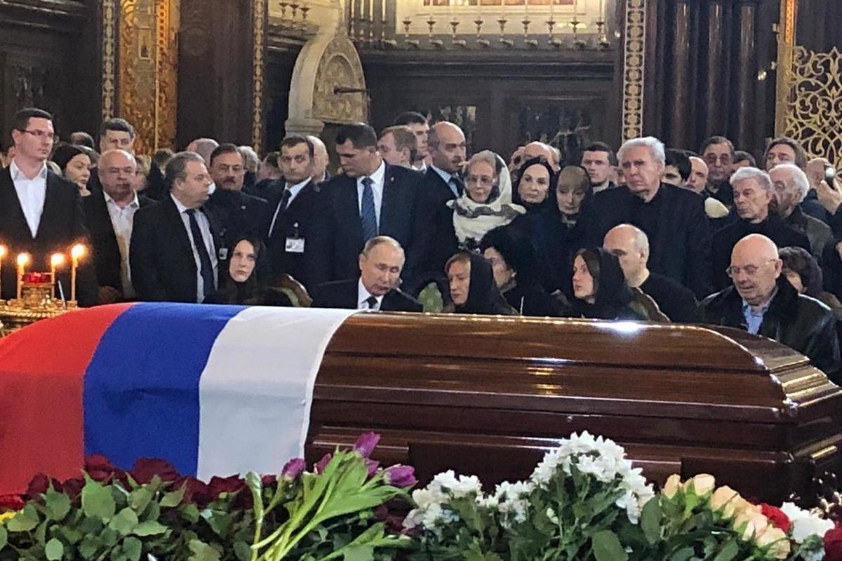 Путин В Гробу