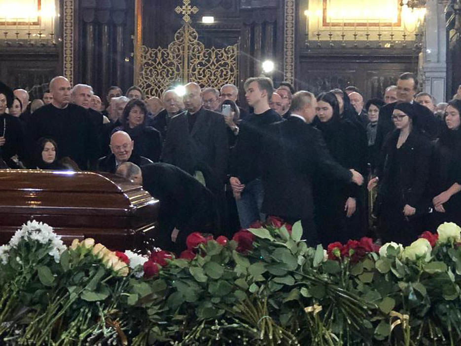 Лужков похоронят. Похороны Юрия Лужкова церемония прощания.