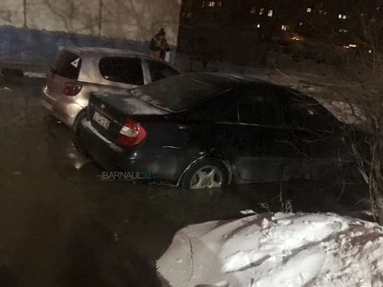 В Барнауле образовалась река из-за очередной коммунальной аварии