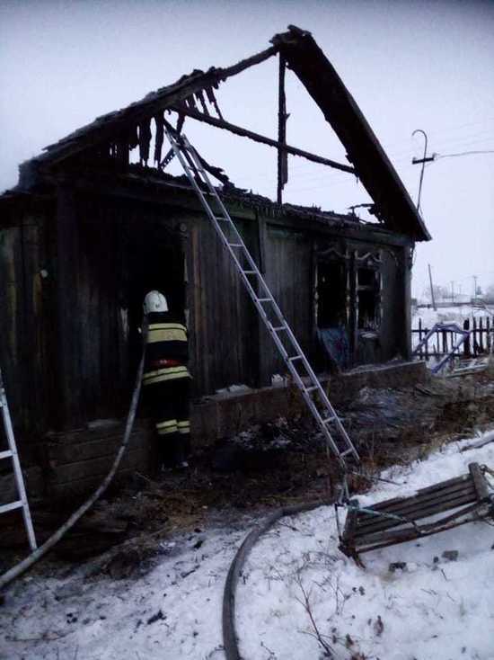 Четверо детей и двое взрослых погибли во время пожара в Завьяловском районе