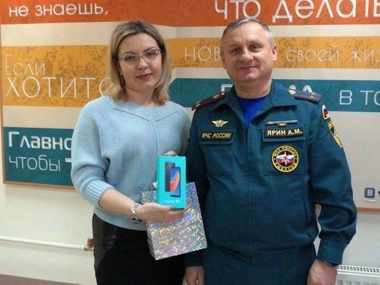 Пожарные Муравленко подарят ребенку смартфон на Новый год