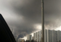 Серьезный пожар продолжается на складе тканей в районе Варшавского шоссе дом 129