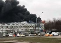 Крупный пожар возник на складе с тканями в московском районе Чертаново
