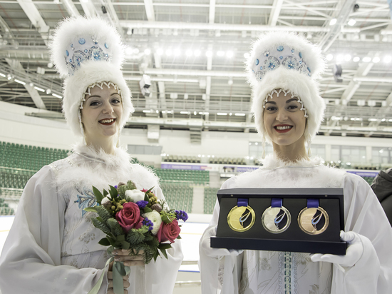 Красноярцам показали медали предстоящего чемпионата России по фигурному катанию