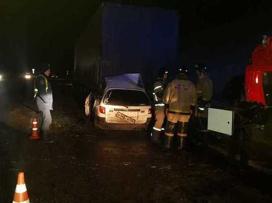 В столкновении Toyota с фурой под Ангарском погибли три человека