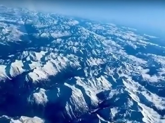 Пейзажи Карачаево-Черкесии в иллюминаторе снял пассажир самолета