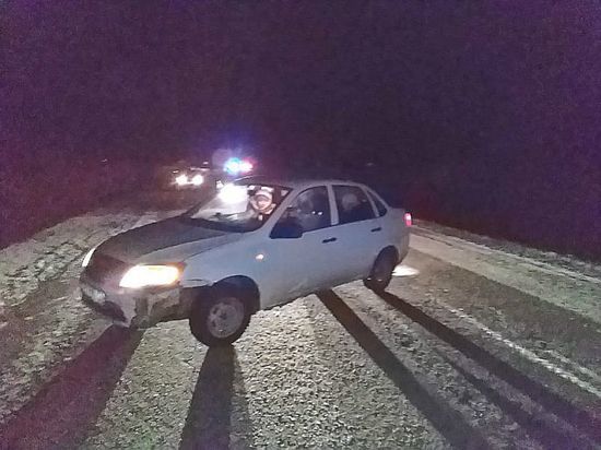 В Башкирии легковушка сбила пьяного мужчину, сидящего на дороге