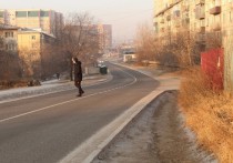 Жительница Соснового бора в Чите пожаловалась на отсутствие пешеходных переходов, а также на наледь, которая образуется каждую зиму
