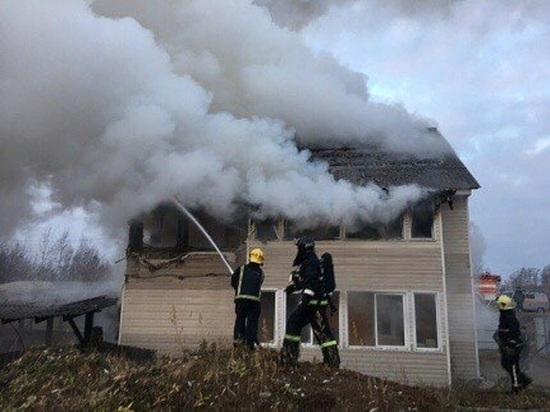 В Костромской области пожар уничтожил двухэтажный дом