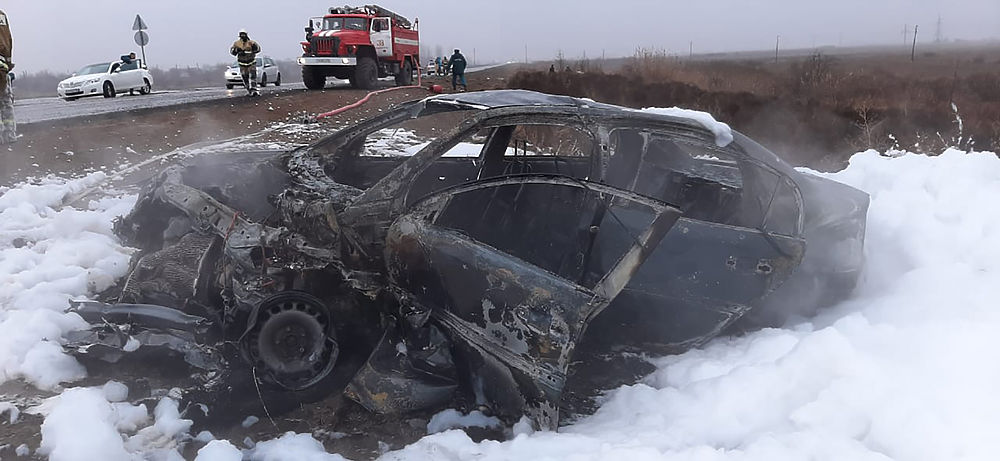 В сети появились кадры с «огненного» ДТП под Астраханью 