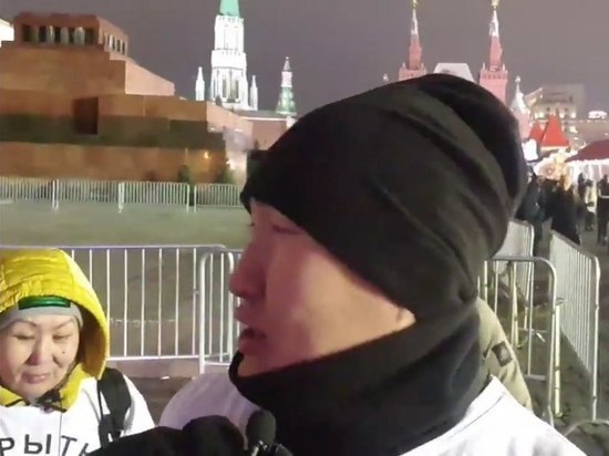 Блогера из Бурятии Дмитрия Баирова полицейские прогнали с Красной Площади
