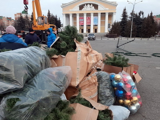 В Йошкар-Оле начата установка главной городской елки