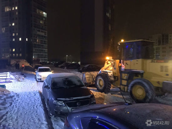 Кемеровчан возмутило выбранное коммунальщиками время для уборки снега