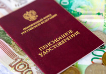 В Российской Федерации пенсионеры, которые получают выплаты по старости с 1 по 8 число, в этом месяце получат сразу две пенсии: за декабрь и январь