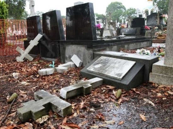 Тамбовчанка устроила погром на кладбище