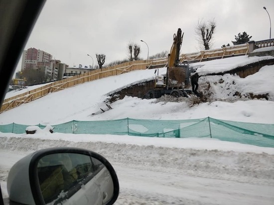 Строительство кафе на Притомской набережной в Кемерове возобновили