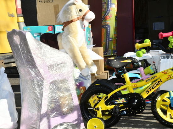 В Железноводске в рамках акции «Добрый Новый год» детям вручили подарки
