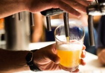 Продажа слабоалкогольных напитков в магазинах, расположенных в жилых домах на территории Подмосковья, будет жестко ограничена