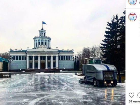 В Казани заливают новый каток под открытым небом