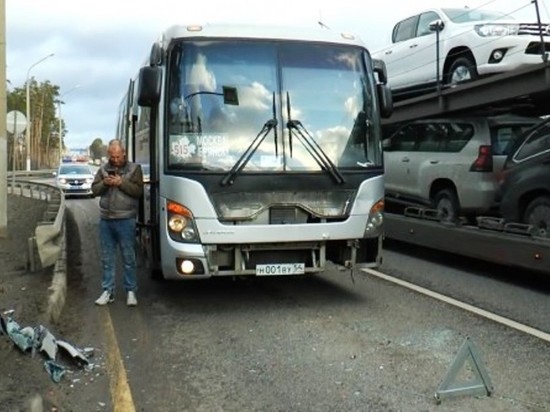 Рейсовый автобус попал в ДТП с двумя легковушками под Обнинском