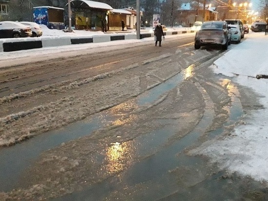 Из-за аварии в Иркутске затопило улицу Партизанская