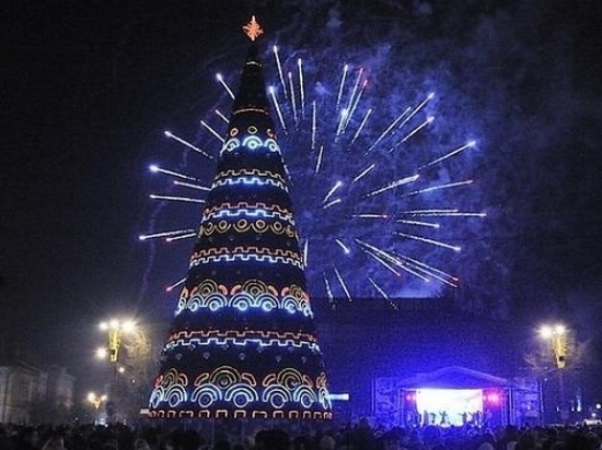 Открытие новогодней ёлки в Пскове завершится салютом