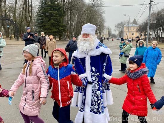 В Смоленске открыли главную новогоднюю городскую ёлку