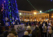 Вечером 20 декабря елка на площади Ленина Йошкар-Олы включила праздничные огни