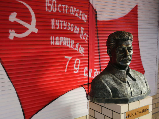 В центре Волгограда установлен памятник Сталину