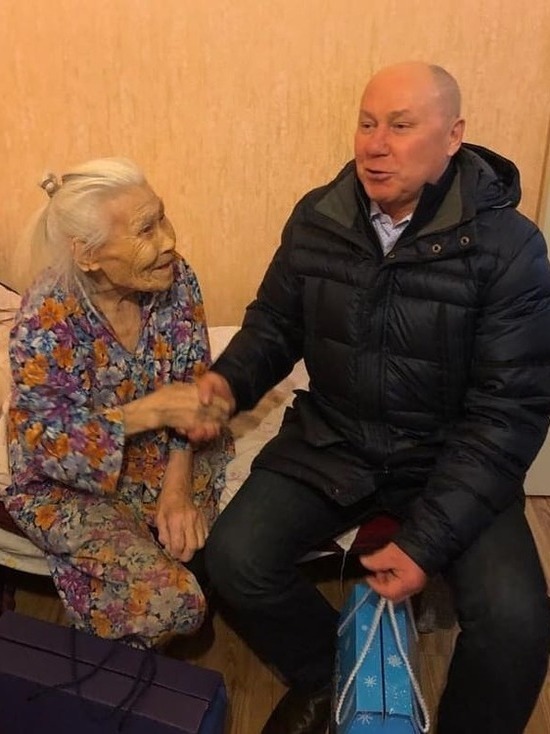 Глава Тазовского района пообещал построить дом 94-летней пенсионерке