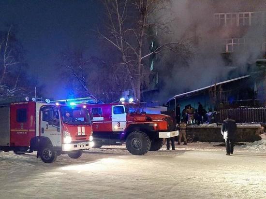 Возле стадиона «Труд» в Иркутске горела пристройка «Узбекистона»