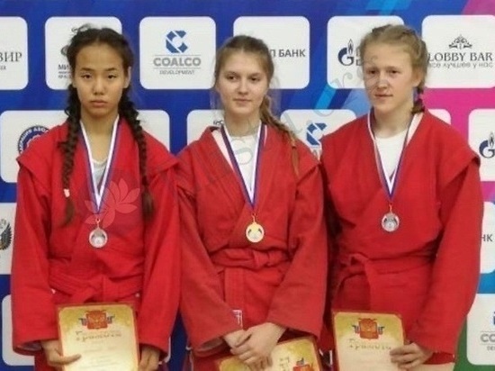 Калмыцкие спортсменки  завоевали три медали на Первенстве по самбо