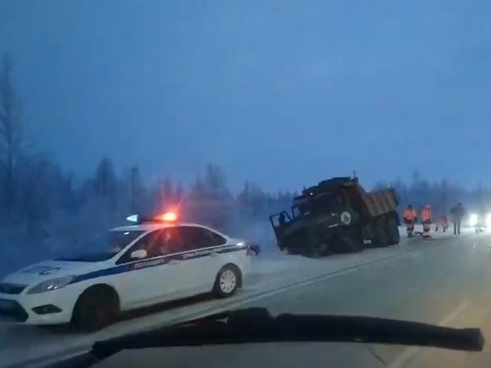 Под Салехардом авария перекрыла дорогу на переправу