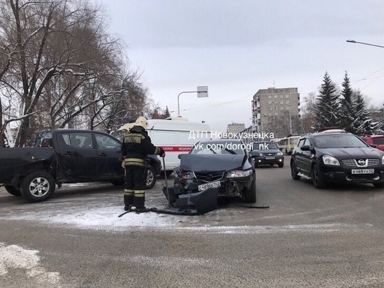 Свидетелей ДТП с пострадавшей беременной девушкой ищут в Новокузнецке