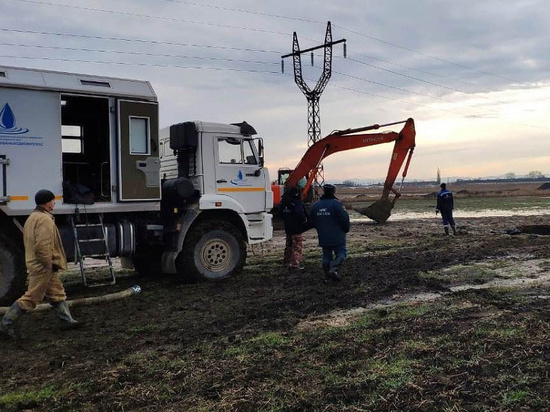 160 тысяч жителей Новороссийска, Геленджика и Крымска вторые сутки без воды