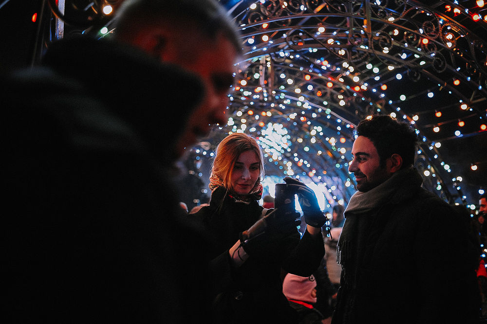 В Астрахани новогодняя елка зажглась после встречи губернатора и Деда Мороза: большая фотогалерея 