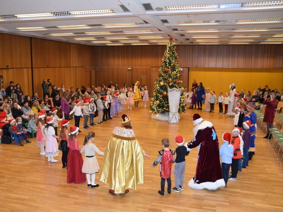 Германия. Немецко-русский центр провёл для детей новогодние утренники