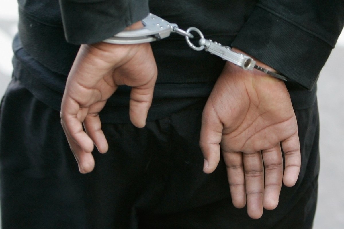 Осуждены за хищение. Сбыт наркосодержащих веществ. Нашли наркотики в школе. Курительные смеси наркотики. Осудили за хранения.