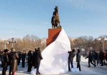 21 декабря, несмотря на мороз и выходной, возле фонтана «Звезда» в Улан-Удэ было довольно многолюдно