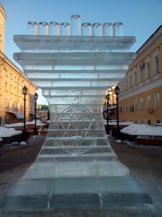 На Советской Оренбурга появилась специфическая ледяная фигура