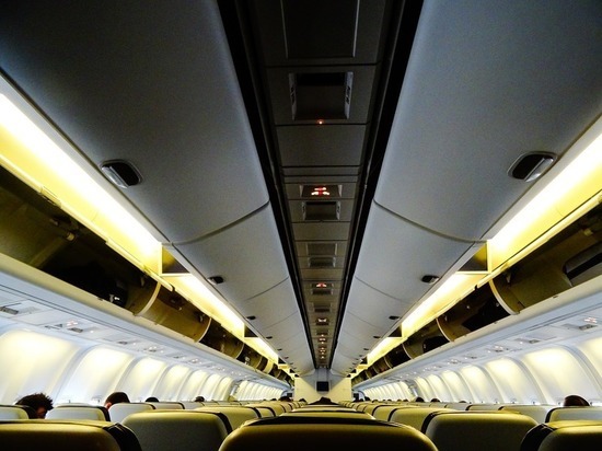 Авиакомпания оставила на улице пассажиров задержанного рейса из Магадана