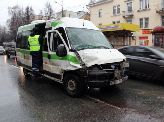 В Йошкар-Оле пассажирский автобус столкнулся с грузовиком